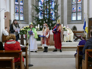 Diözesale Aussendung der Sternsinger des Bistums Fulda in St. Crescentius (Foto: Karl-Franz Thiede)